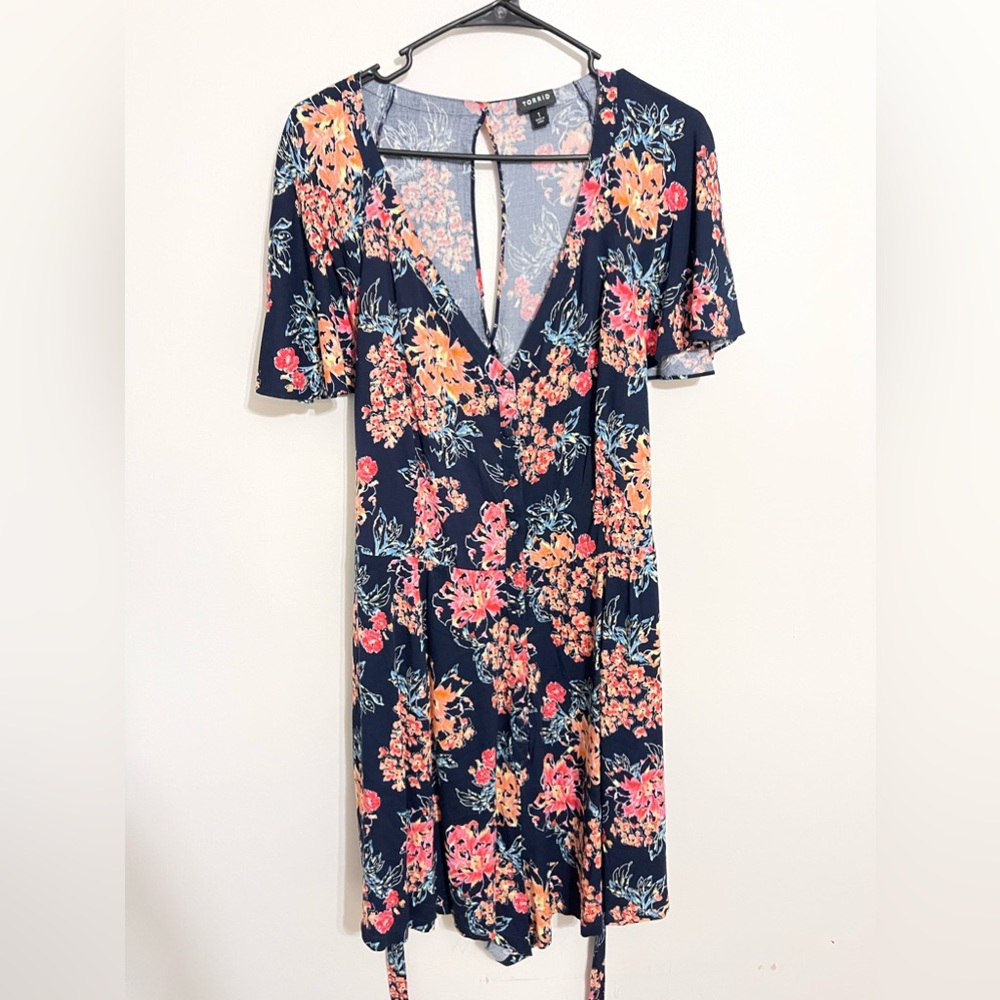 Torrid Plus Size Romper Navy Floral Print Tie Waist | Size 1 | Size 14/16 - Picture 3 of 9